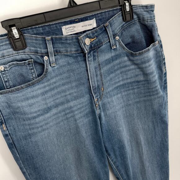 Levi's Women's Signature Mid Rise Skinny Jeans Size 14M Blue Medium Wash - Picture 2 of 10
